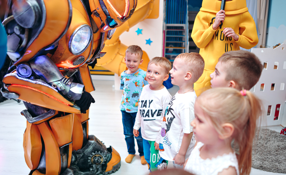 Аниматор с детьми в детском саду